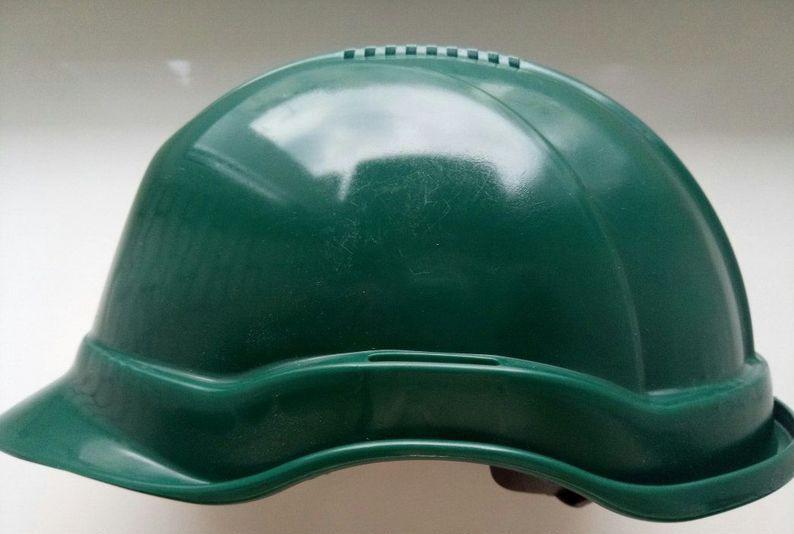 каска зеленая